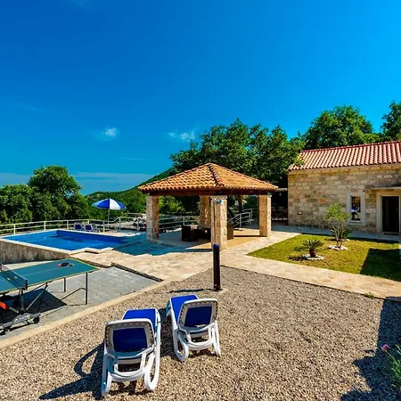 Hedera Estate Hedera Xiv * Mrcevo