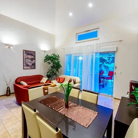 Hedera Estate Hedera Xiv *