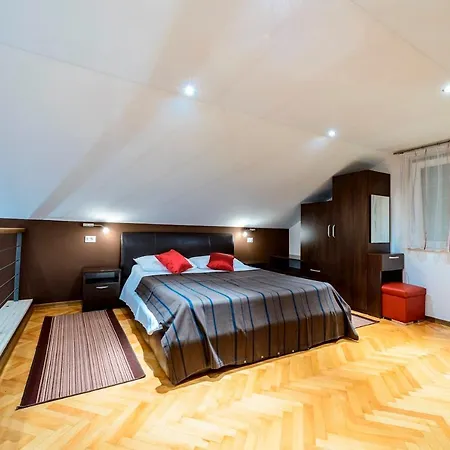 Hedera Estate Hedera Xiv Mrcevo