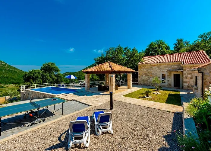 Hedera Estate Hedera Xiv * Mrčevo