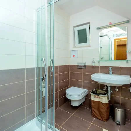 Hedera Estate Hedera Xiv * Mrcevo