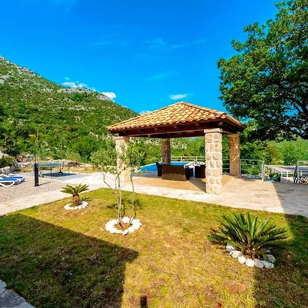 Hedera Estate Hedera Xiv Mrcevo