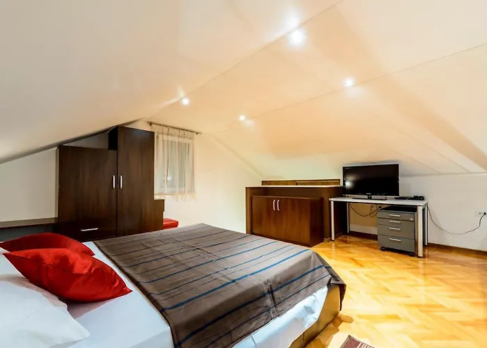 Hedera Estate Hedera Xiv *